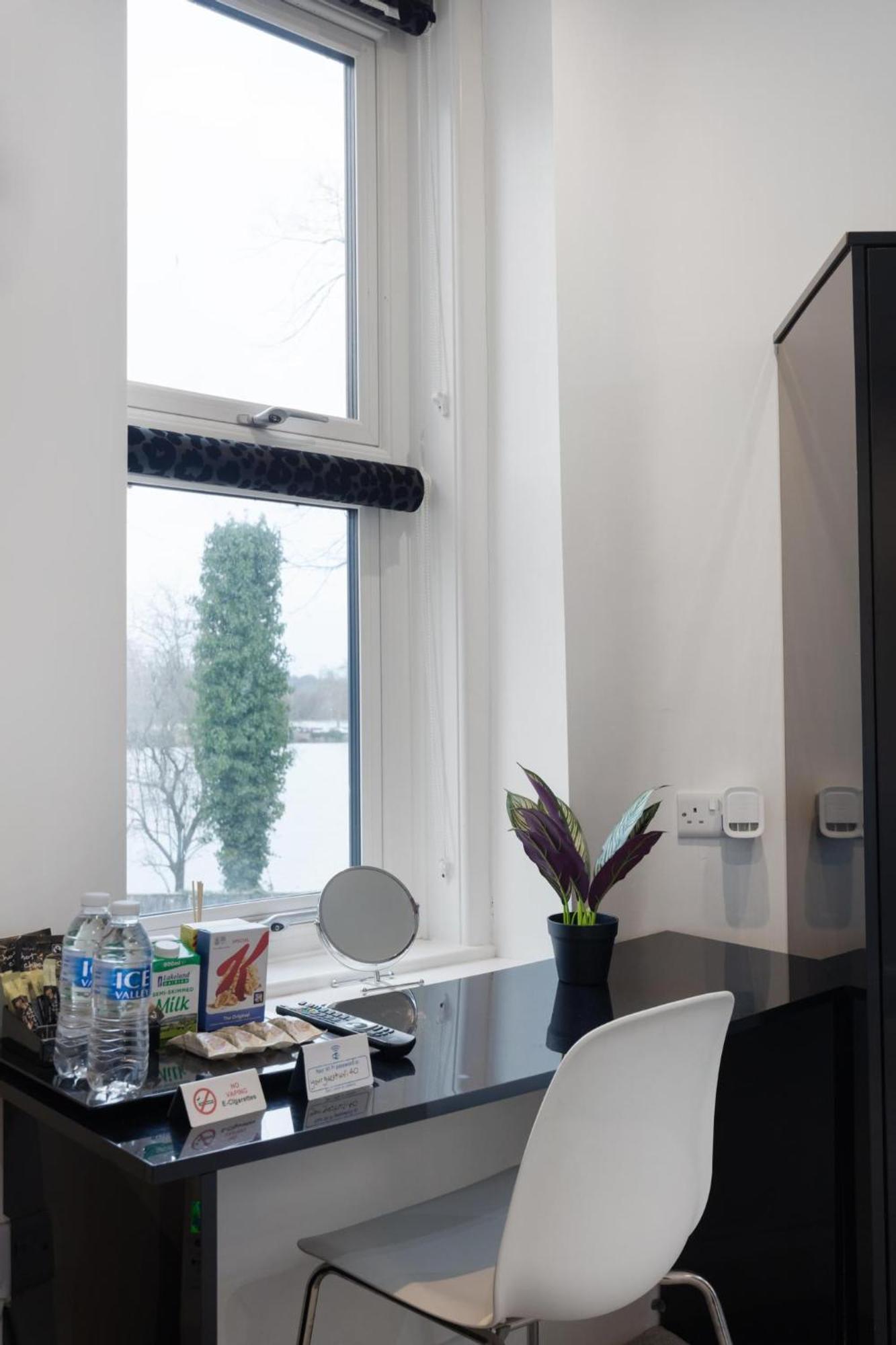 Modern City Centre Studio Apartment 202 オックスフォード エクステリア 写真