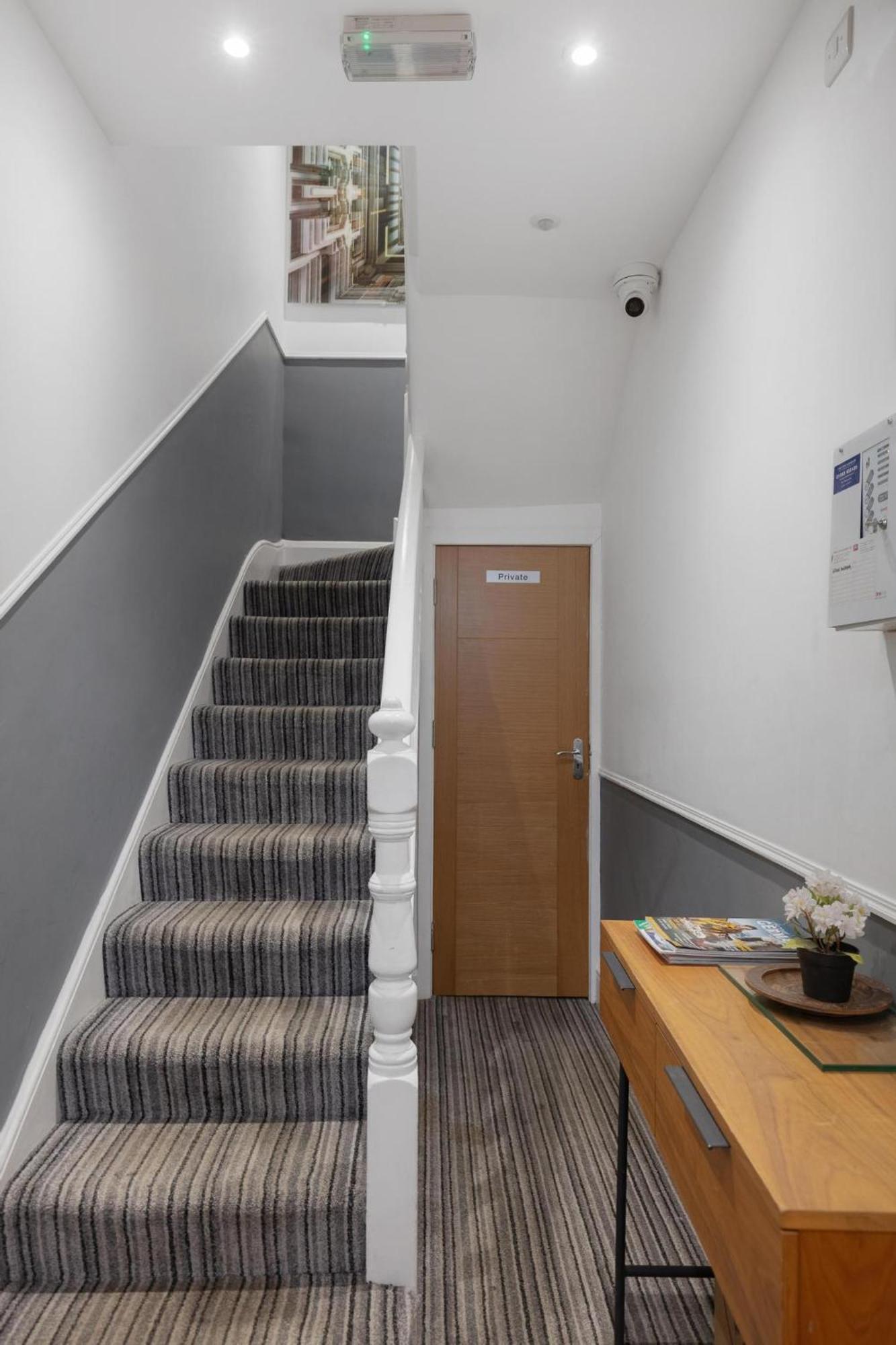 Modern City Centre Studio Apartment 202 オックスフォード エクステリア 写真